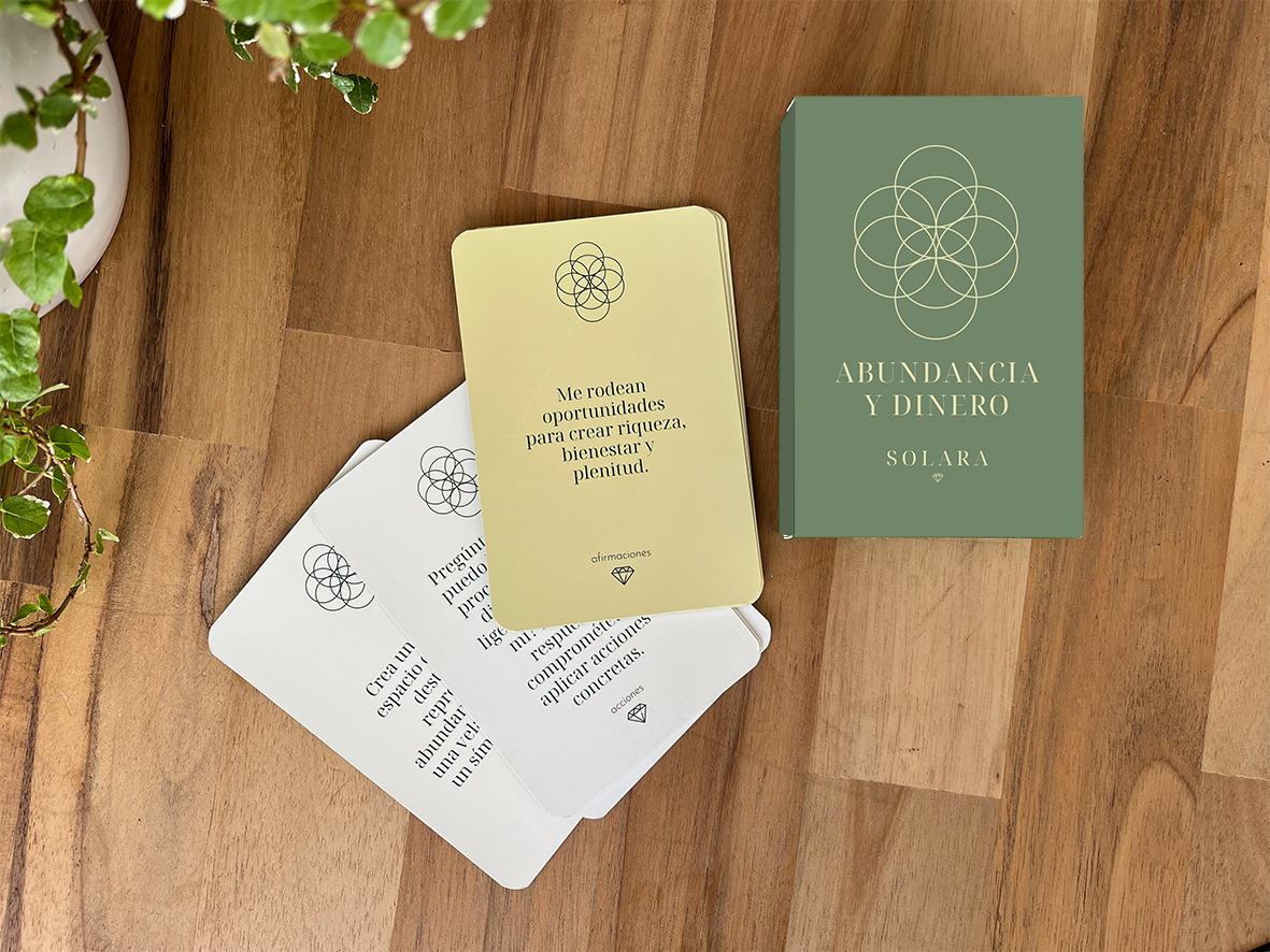 Kit físico SOLARA — estuche y tarjetas de afirmaciones